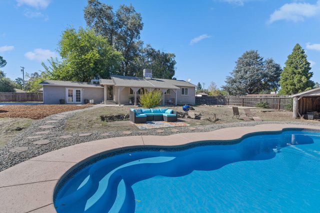 5367 Rosswood Lane, Redding, CA 96001