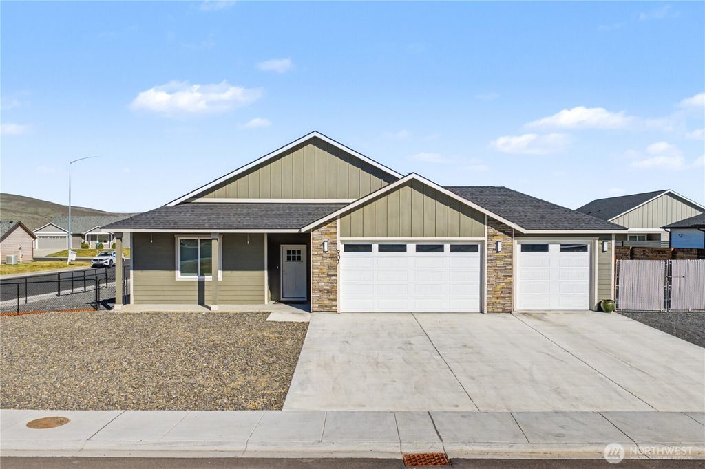 907 NE 5th Avenue, Ephrata, WA 98823