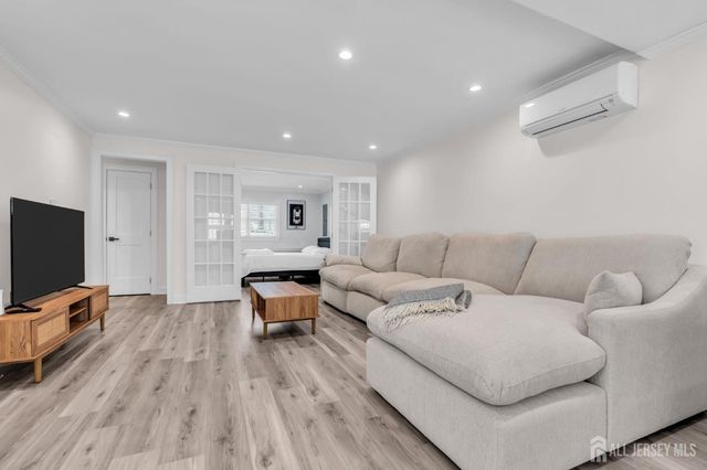 32 Kline Boulevard, Colonia, NJ 07067