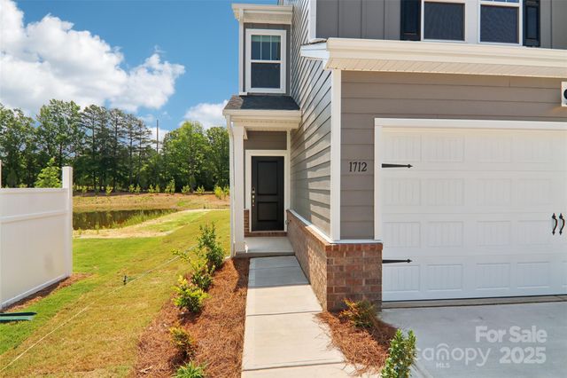 8040 Hidden Springs Trail, Charlotte, NC 28216