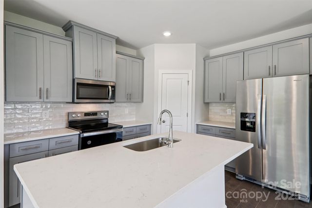 8040 Hidden Springs Trail, Charlotte, NC 28216