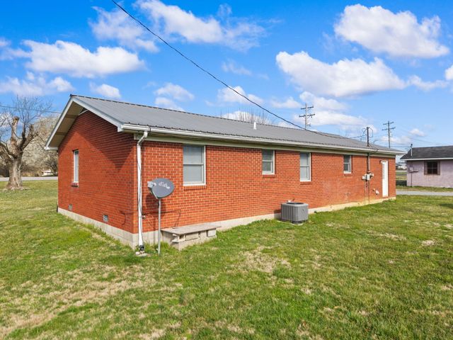 2048 US-127, Russell Springs, KY 42642