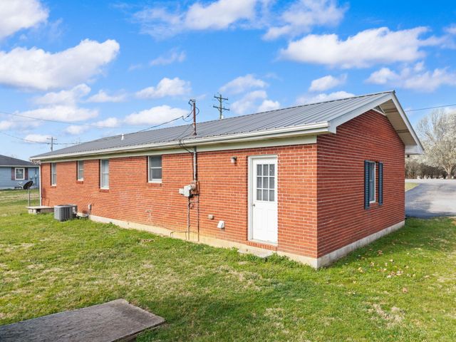2048 US-127, Russell Springs, KY 42642