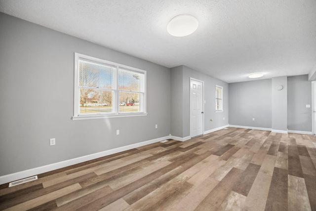 2048 US-127, Russell Springs, KY 42642