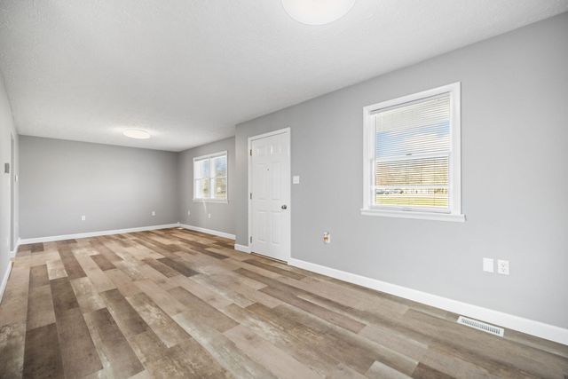 2048 US-127, Russell Springs, KY 42642