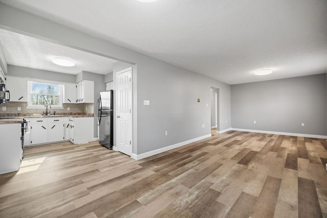 2048 US-127, Russell Springs, KY 42642