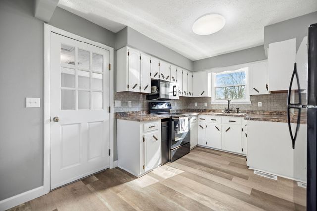 2048 US-127, Russell Springs, KY 42642