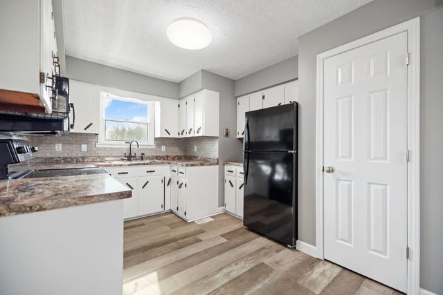 2048 US-127, Russell Springs, KY 42642