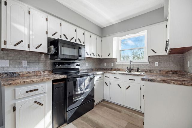 2048 US-127, Russell Springs, KY 42642