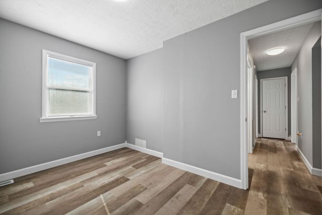 2048 US-127, Russell Springs, KY 42642