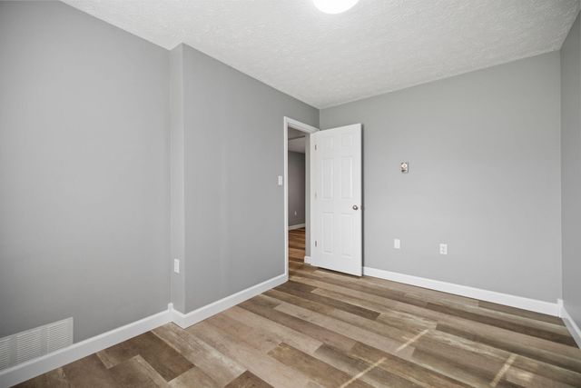 2048 US-127, Russell Springs, KY 42642