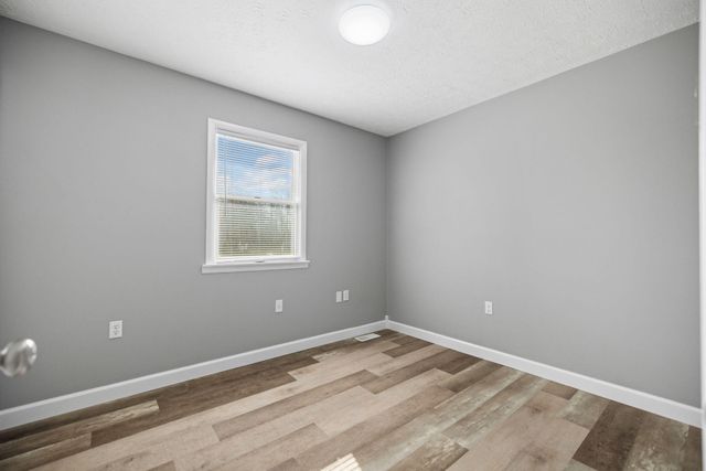 2048 US-127, Russell Springs, KY 42642