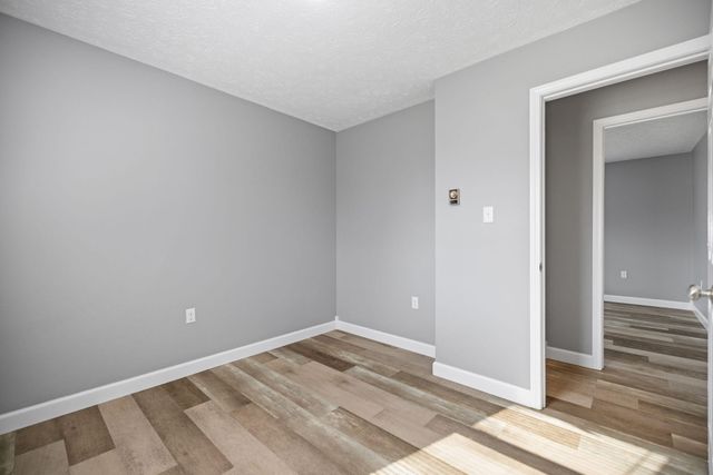 2048 US-127, Russell Springs, KY 42642