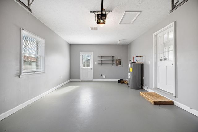 2048 US-127, Russell Springs, KY 42642