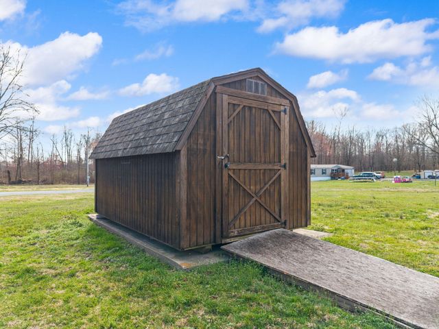 2048 US-127, Russell Springs, KY 42642