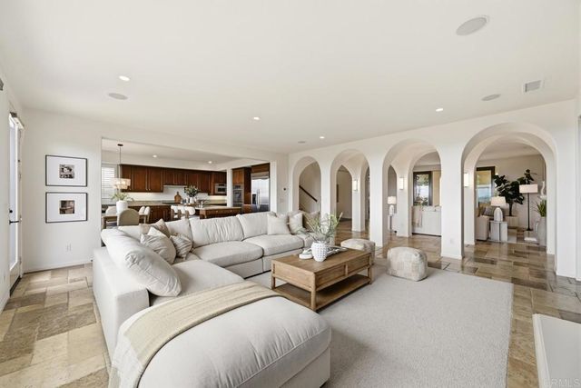 7671 Circulo Sequoia, Carlsbad, CA 92009