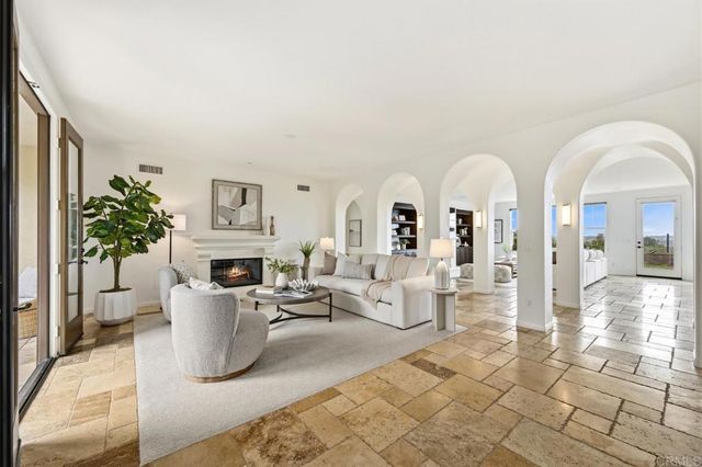 7671 Circulo Sequoia, Carlsbad, CA 92009