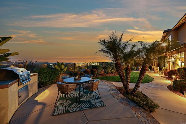 7671 Circulo Sequoia, Carlsbad, CA 92009