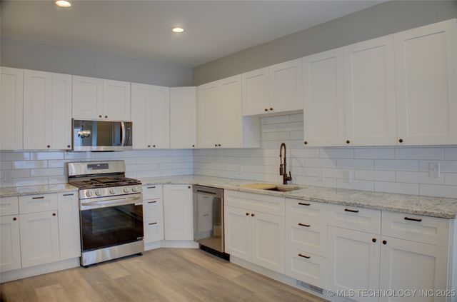 1106 E 6th Street, Okmulgee, OK 74447