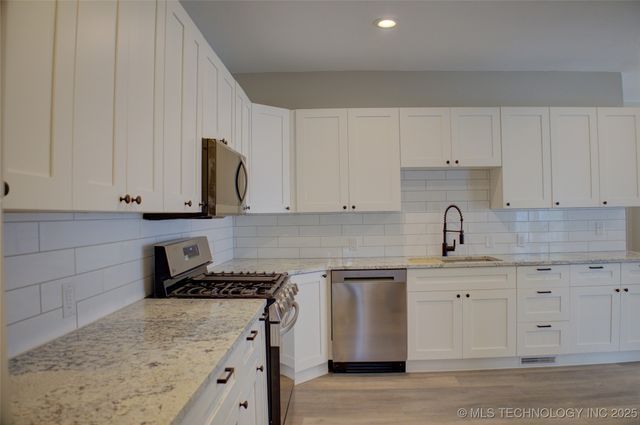 1106 E 6th Street, Okmulgee, OK 74447