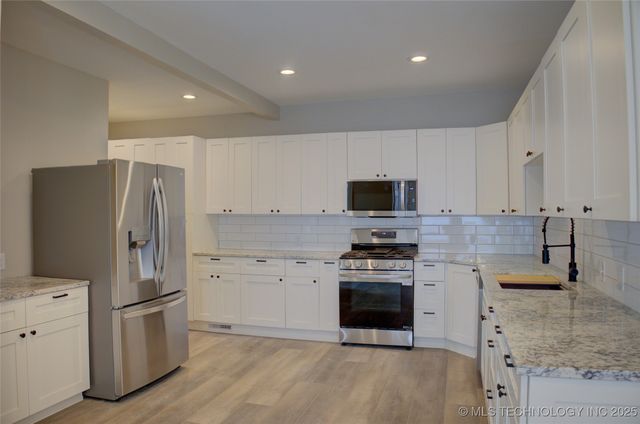 1106 E 6th Street, Okmulgee, OK 74447