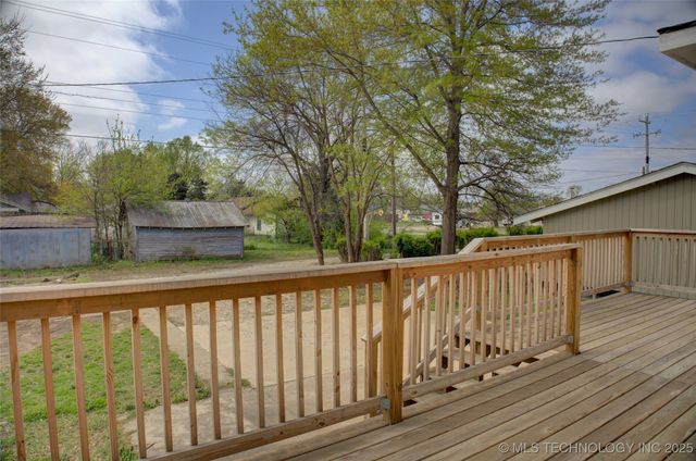 1106 E 6th Street, Okmulgee, OK 74447