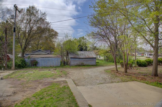 1106 E 6th Street, Okmulgee, OK 74447