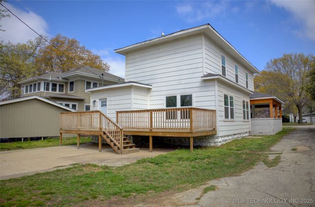 1106 E 6th Street, Okmulgee, OK 74447