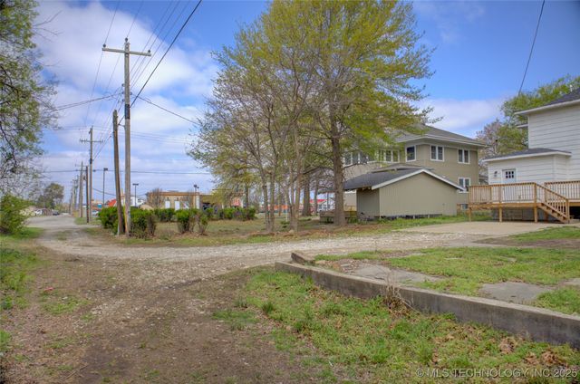 1106 E 6th Street, Okmulgee, OK 74447