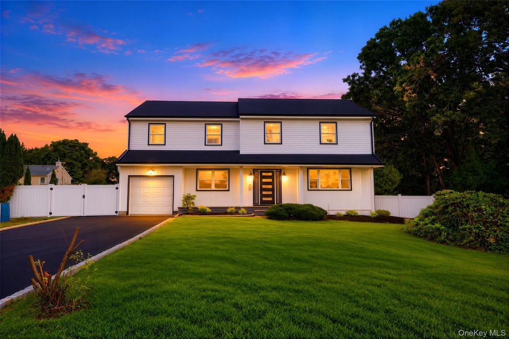 25 Avenue B, Holbrook, NY 11741 — exterior