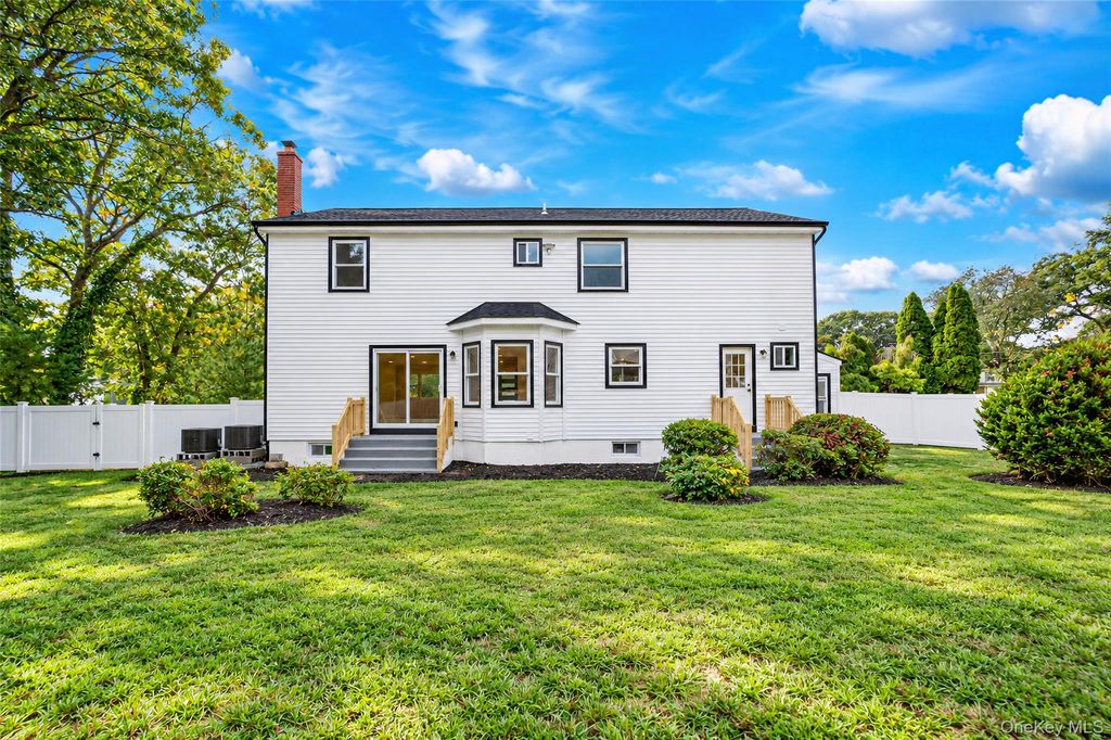 25 Avenue B, Holbrook, NY 11741 — photo 4