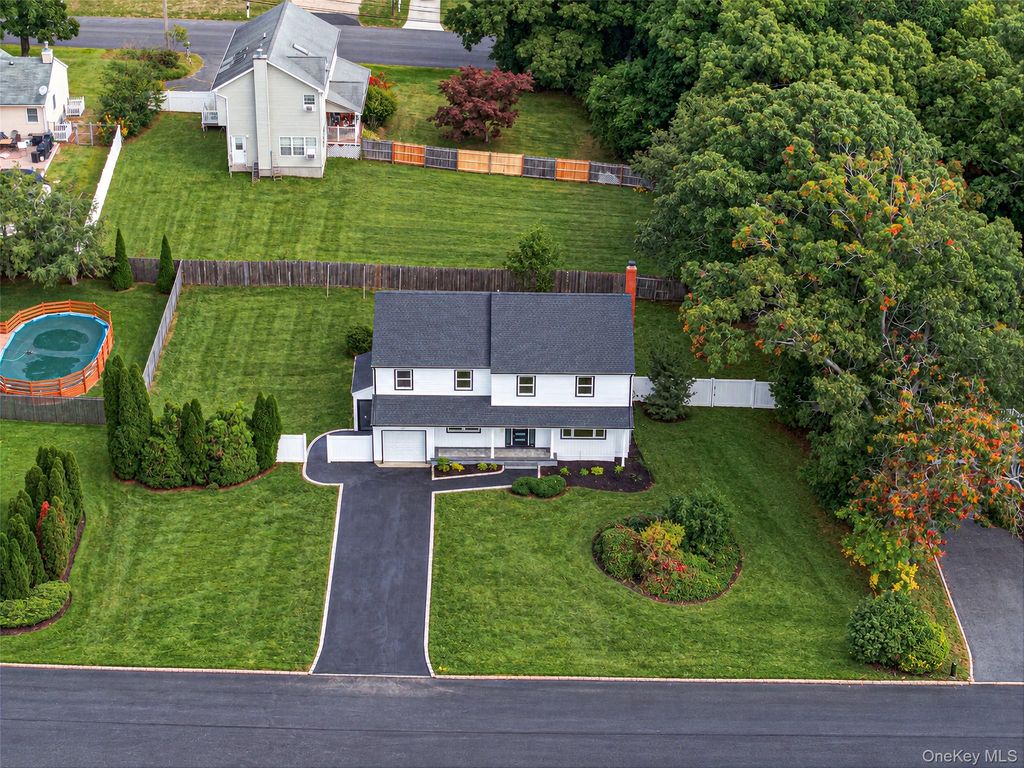 25 Avenue B, Holbrook, NY 11741 — photo 5