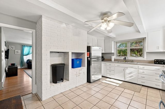 2 Lisa Ave, Acushnet, MA 02743