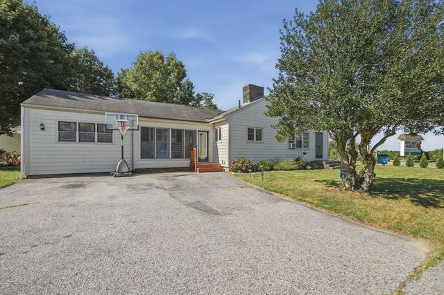 2 Lisa Ave, Acushnet, MA 02743