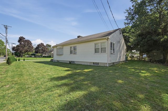 2 Lisa Ave, Acushnet, MA 02743