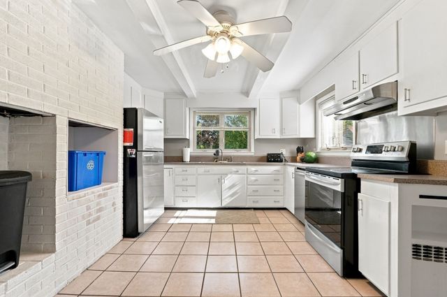 2 Lisa Ave, Acushnet, MA 02743
