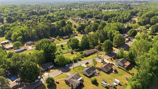 230 James Street, Lexington, NC 27295
