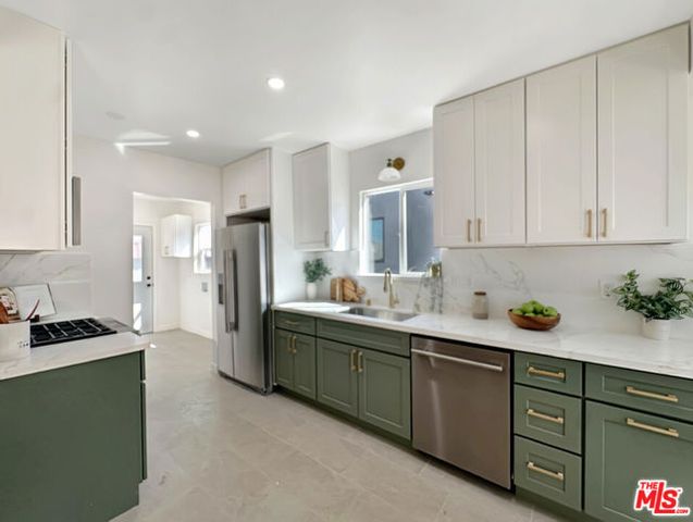7032 2nd Avenue, Los Angeles, CA 90043