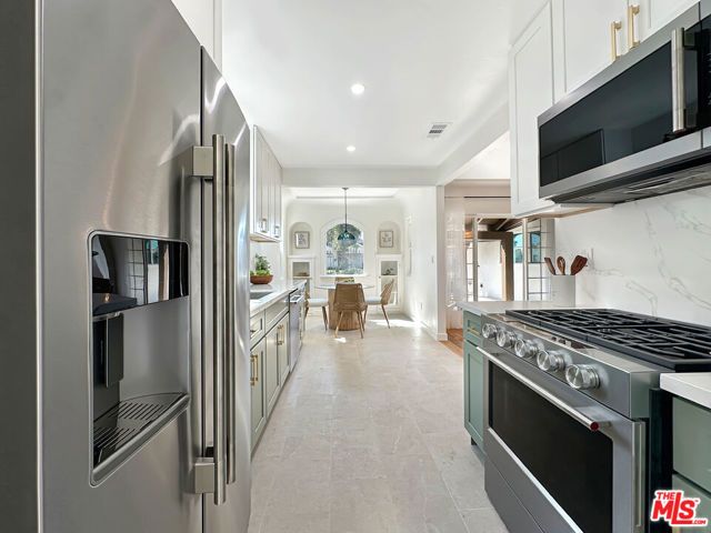 7032 2nd Avenue, Los Angeles, CA 90043