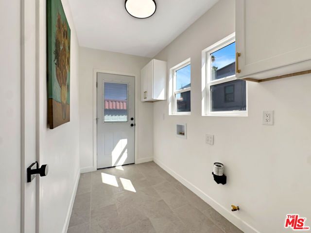 7032 2nd Avenue, Los Angeles, CA 90043