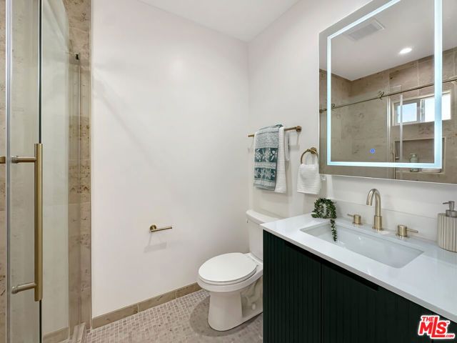 7032 2nd Avenue, Los Angeles, CA 90043