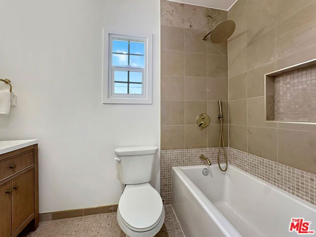 7032 2nd Avenue, Los Angeles, CA 90043