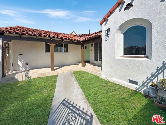 7032 2nd Avenue, Los Angeles, CA 90043