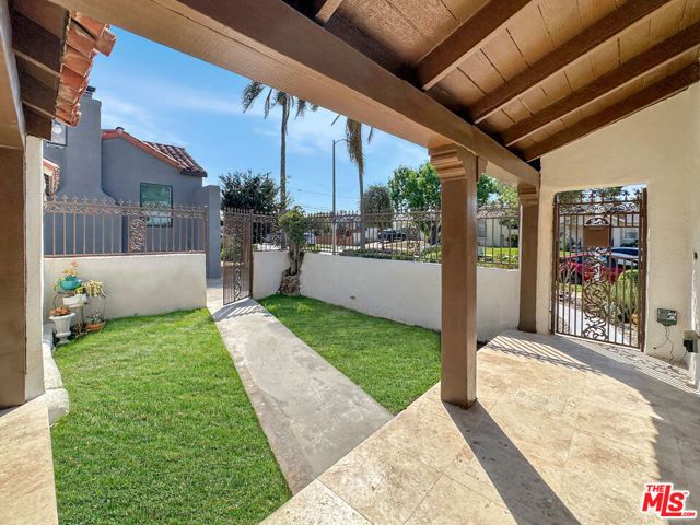 7032 2nd Avenue, Los Angeles, CA 90043