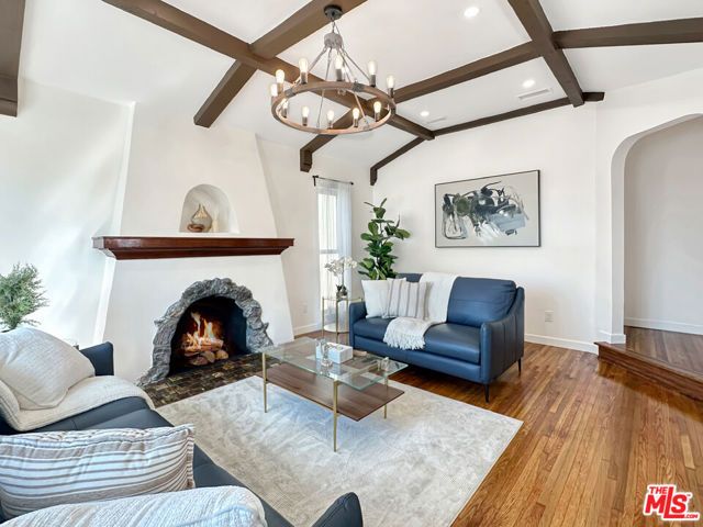 7032 2nd Avenue, Los Angeles, CA 90043