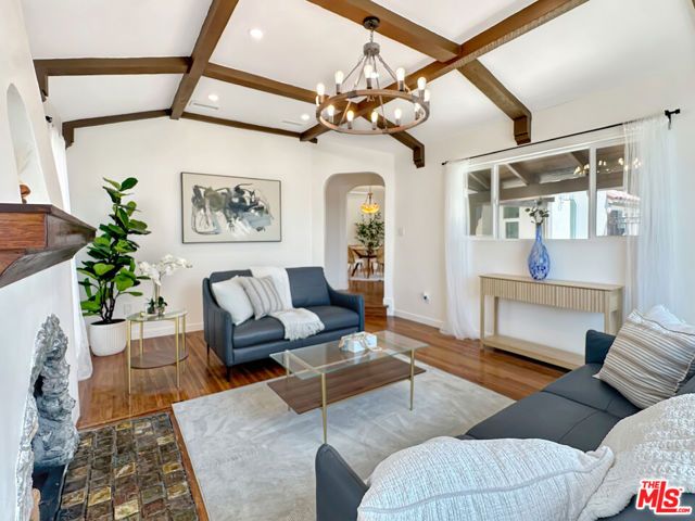 7032 2nd Avenue, Los Angeles, CA 90043