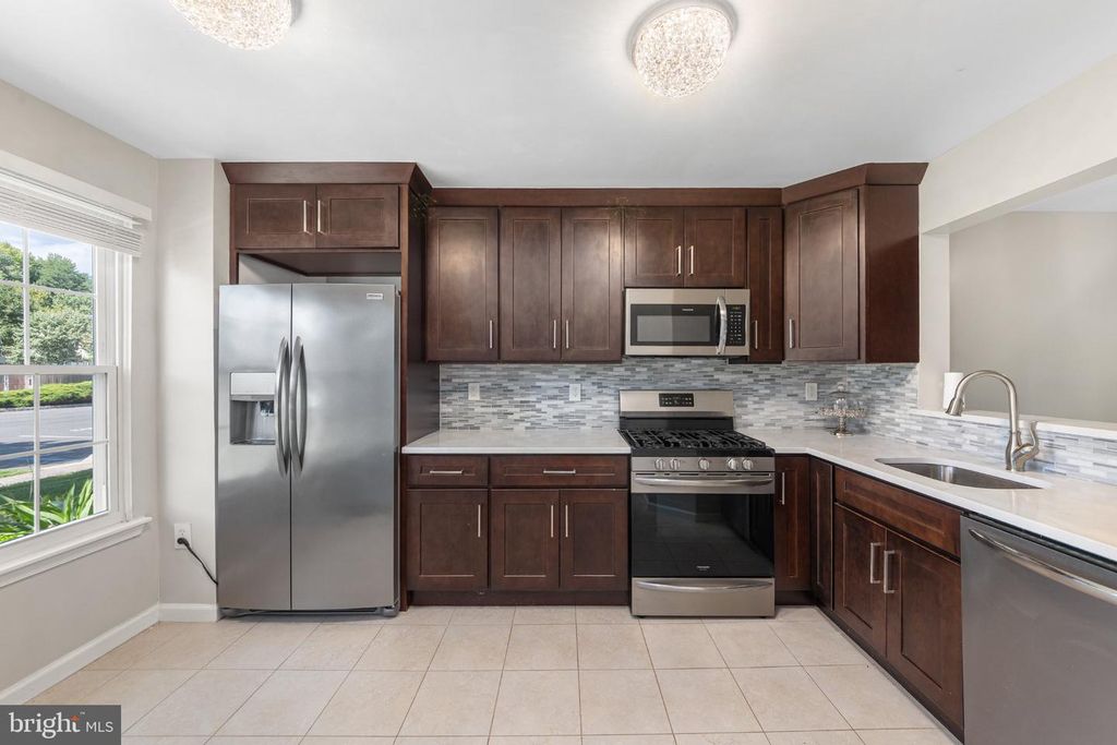 604 LINDSLEY CT, BURLINGTON TOWNSHIP, NJ 08016 — photo 4