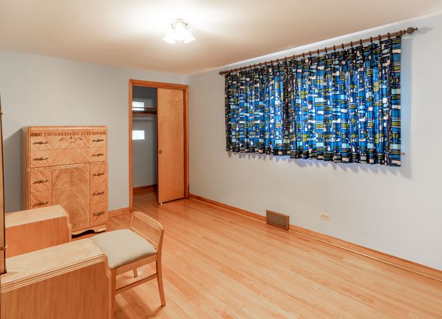 5823 S Mulligan Avenue, Chicago, IL 60638