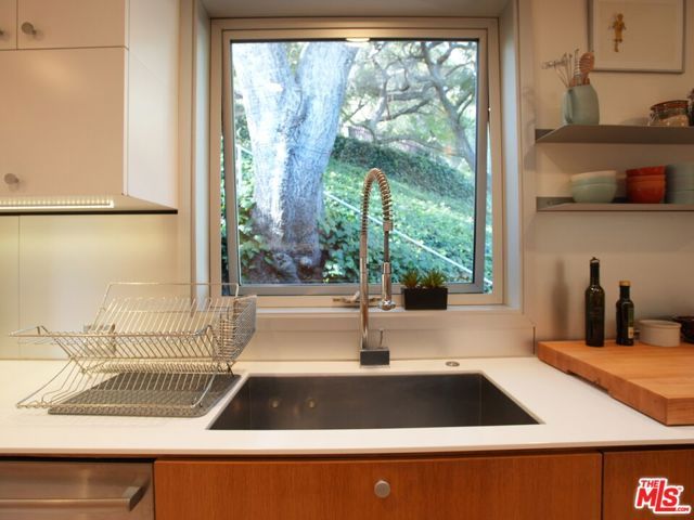 10416 Corfu Ln, Los Angeles, CA 90077