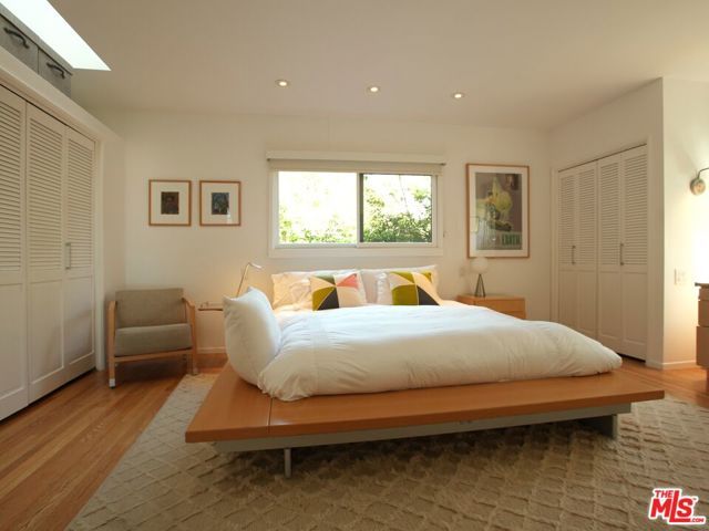 10416 Corfu Ln, Los Angeles, CA 90077